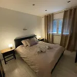 דירה Cozy House With Garden