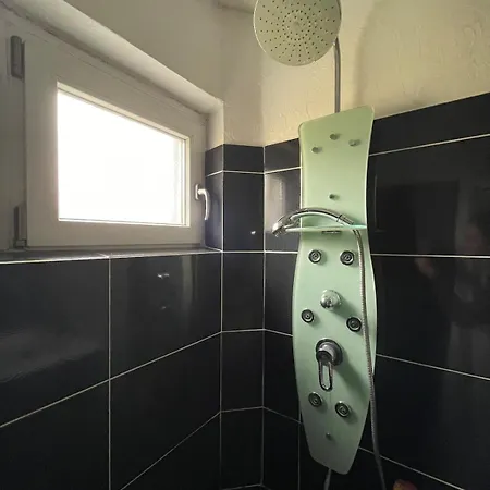 Cozy House With Garden Apartment