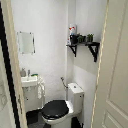 Cozy House With Garden *